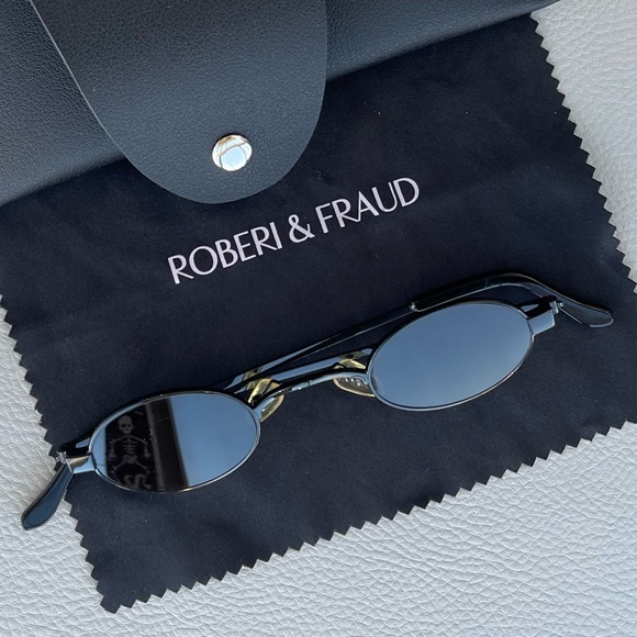 NWOT!
Roberi & Fraud
BLACK DORIS
Sunglasses | Eyeglasses | Eyewear main image 4